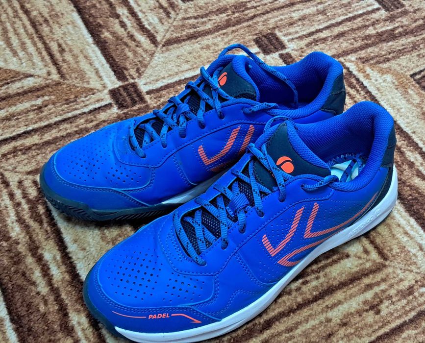 Кросівки.               .