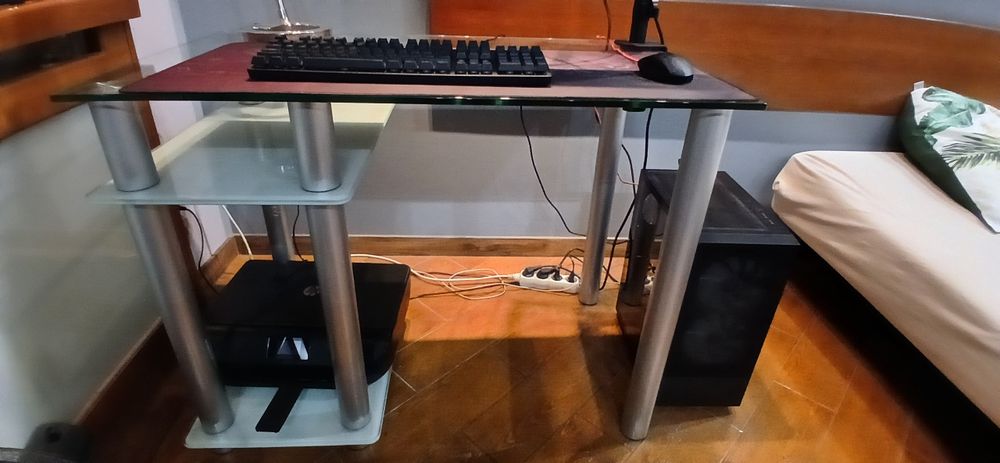 Biurko spore szklane