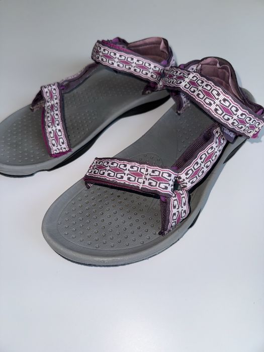 Спортивні сандалі teva