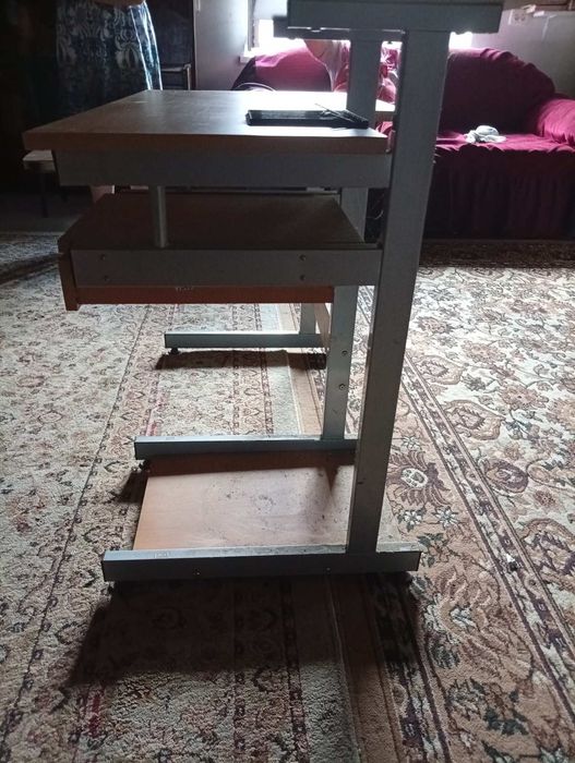 Продам комп'ютерний стіл