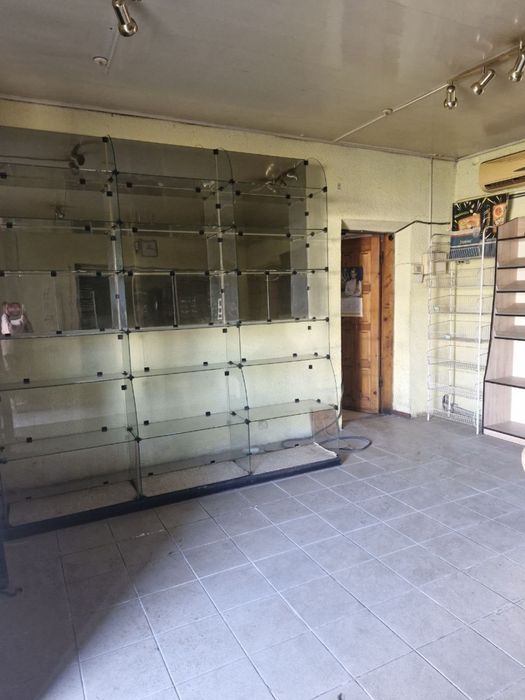 Магазин з двома поверхами