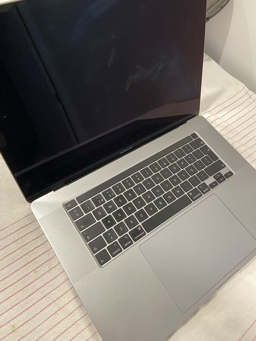 MacBook Pro 16” 2019 Space Gray – i7 6-Core / 16GB RAM / 512GB SSD / Excelente Estado