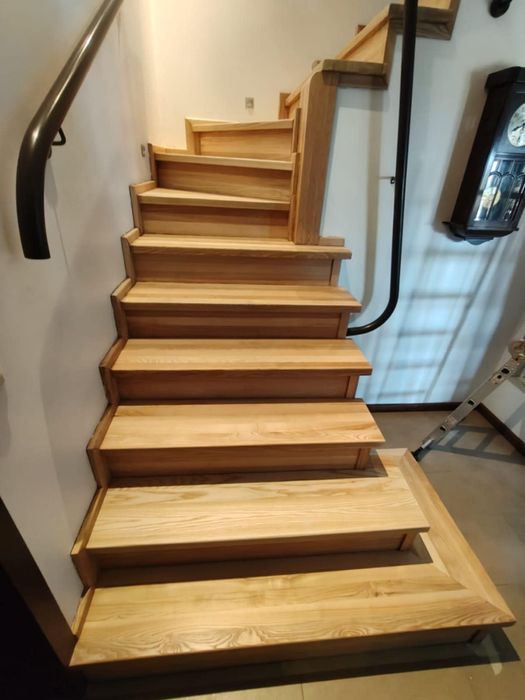 Cyklinowanie podłóg, schodów, renowacja drzwi