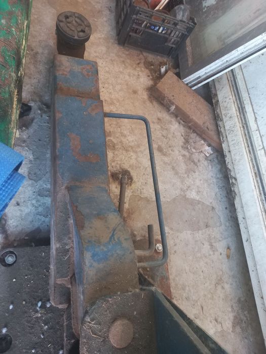 Підйомник автомобільний