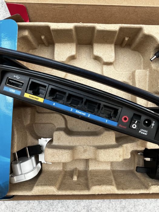 Cisco Linksys Simultaneous Dual-Band Wireless-N Gigabit Router