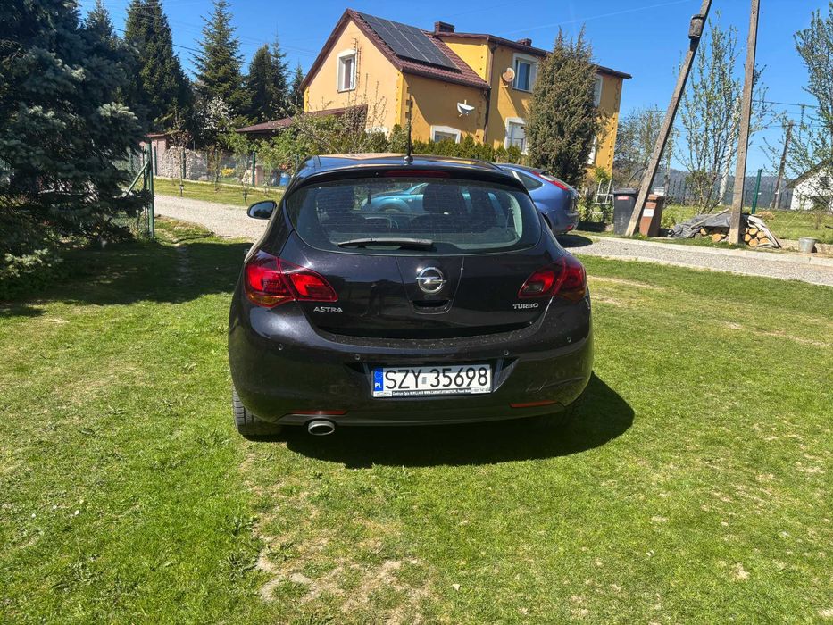 Opel Astra j 1.4 Turbo z 2010 roku