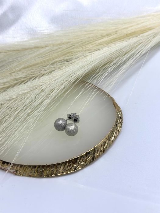 srebrne kolczyki ze stali