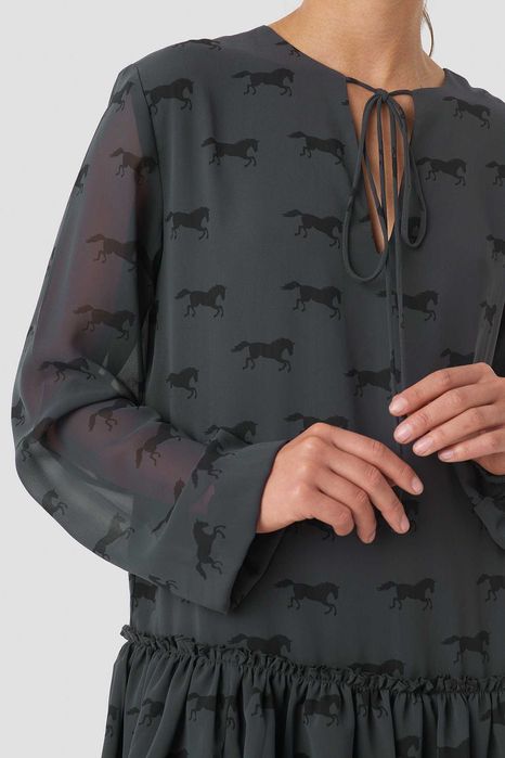 Новое очень красивое шифоновое платье, размер М, NA-KD