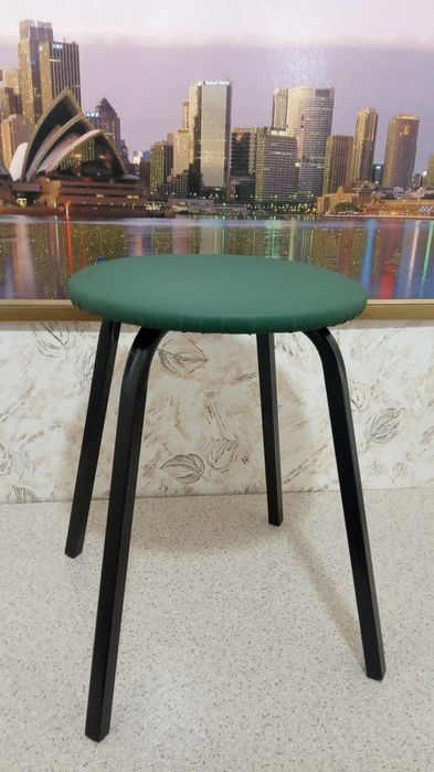 Табуретки кухонные. Новые . На металло каркасе.