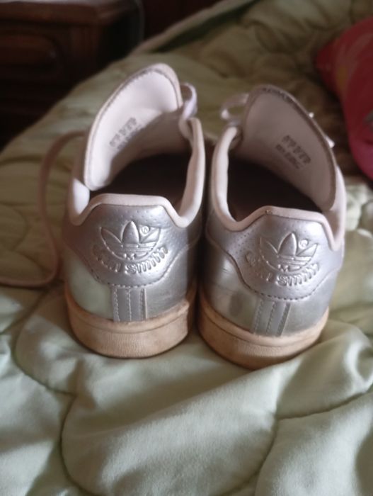 Sapatilhas Adidas e outras