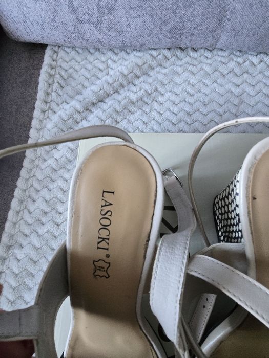 Sandały damskie na słupku r.37 Lasocki