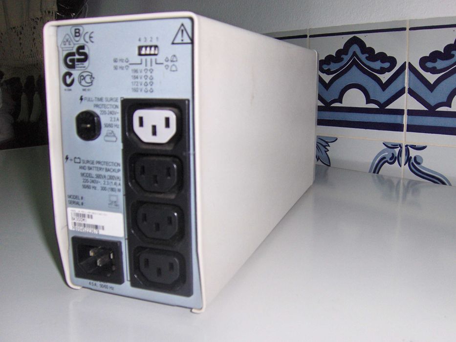BACK - UPS, marca APC - 300 - com bateria