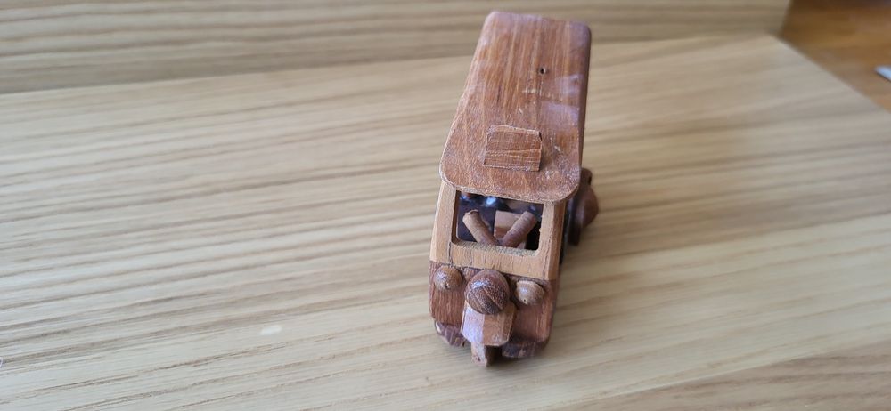 Miniatura de Tuc Tuc em madeira
