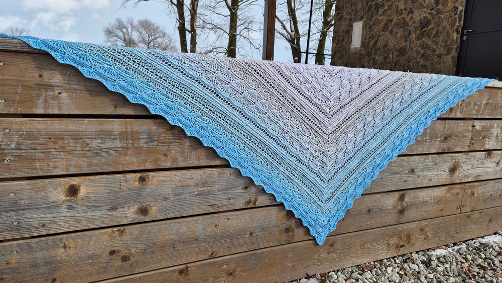 Zachwycająca błękitna piękność - chusta "Marii"  Handmade. 210/140/85