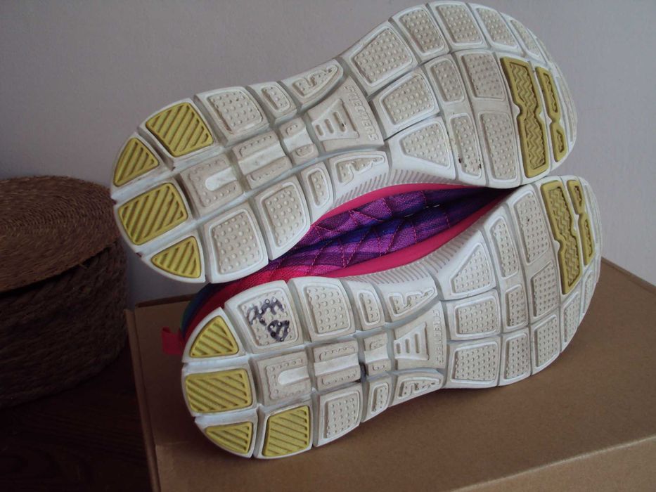 Sprzedam buty damskie sportowe Skeczers
