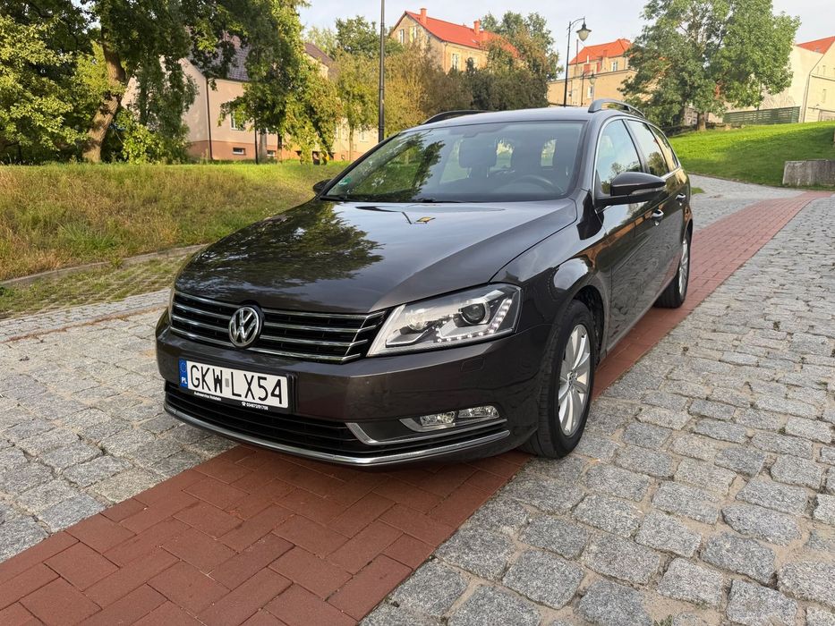 Volkswagen Passat 219 000 NOWY ROZRZĄD Dwa Kluczyki Ledy Podgrzewane Fotele