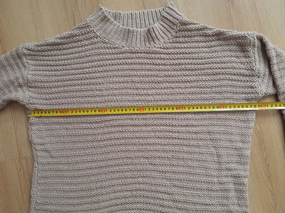 Beżowy sweterek H&M rozmiar S