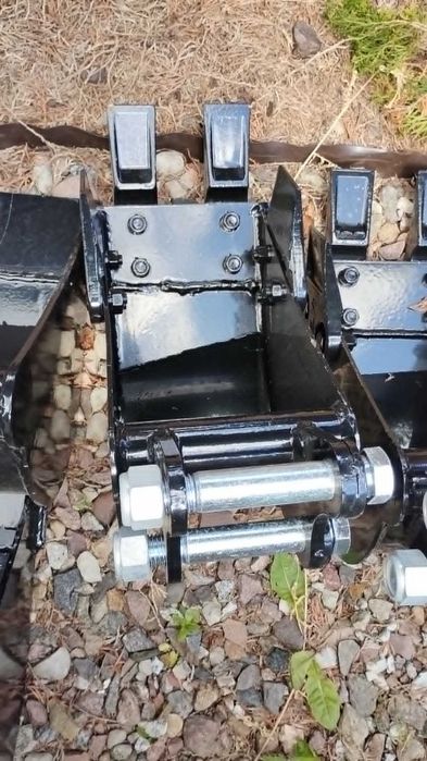 Minikoparka 1,5 tony, silnik 3 cylindry 25KM