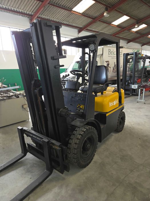 Empilhador 2.5ton em bom estado