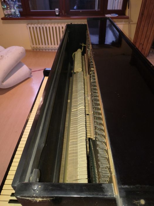 Pianino Legnica czarne