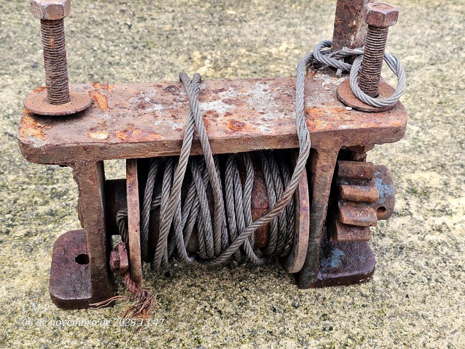 Vendo Sarilho de Poço de água para pendurar bomba de água ou motor