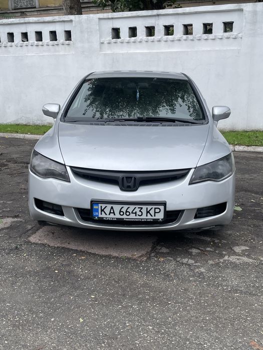 Honda Civic 2006 • 1.8 бензин • Надійний та економний автомобіль