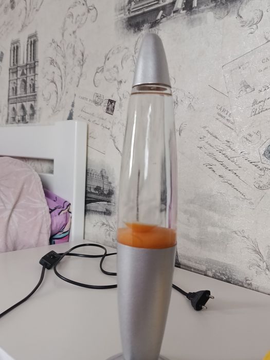 Продам оранжову лавову лампу за 350 гривень