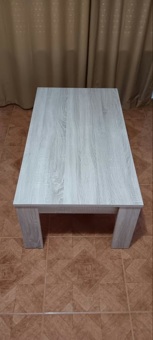 Mesa de centro completamente nova e bem estimada