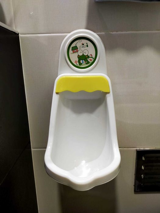 Urinol infantil com ventosas