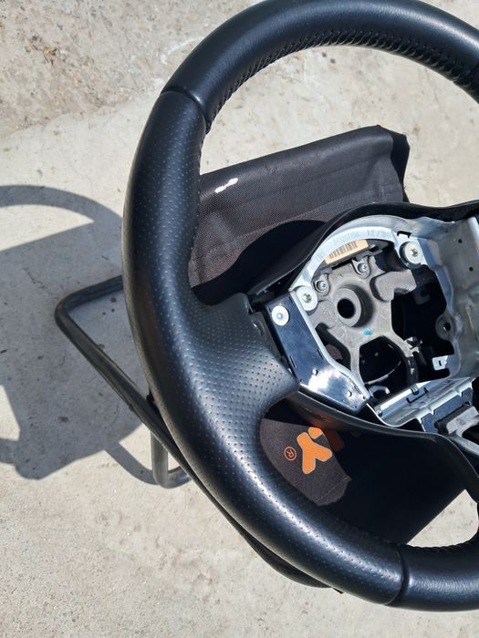 Кермо Ніссан Жук