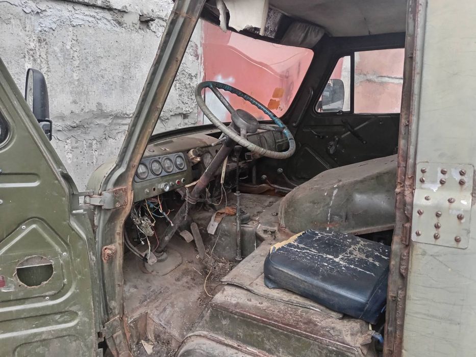 Продам УАЗ бортовой