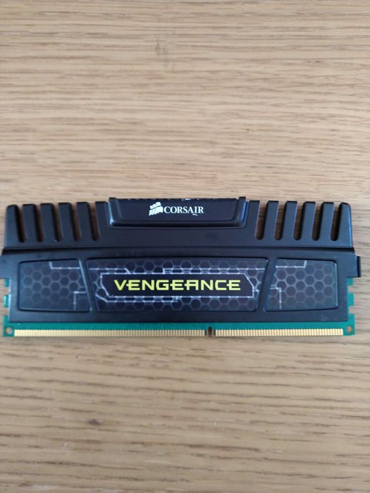 1 Ram ddr3 a 1600 MHz 4 GB