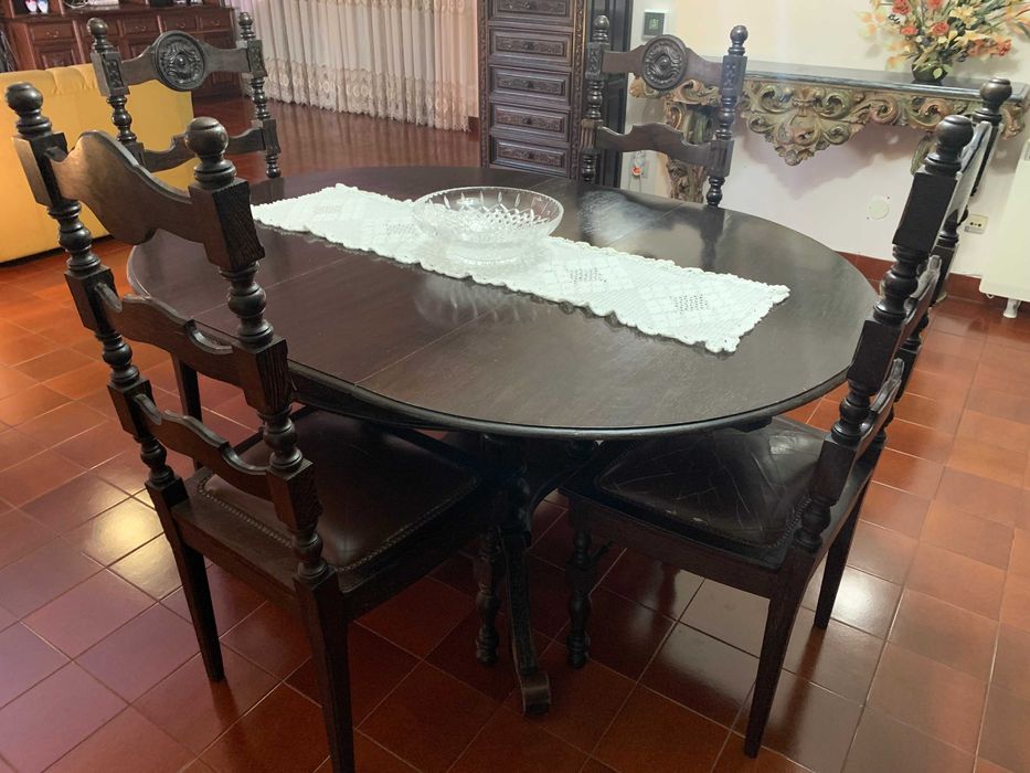 Mesa sala jantar extensível em madeira com 6 cadeiras estofadas