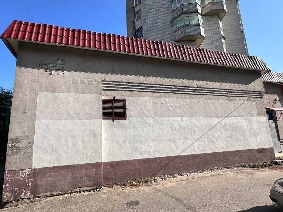 Продам комерцiйне примiщення(фасад) по вул.Любецька 40 А