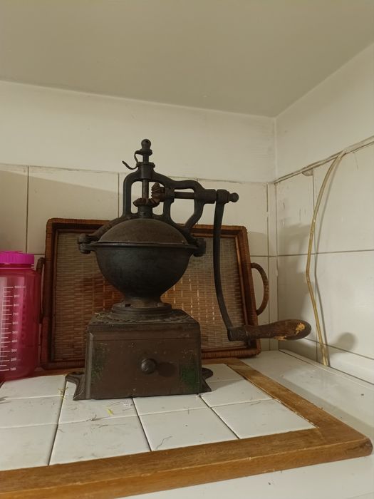 Antiguidade máquina de moer café