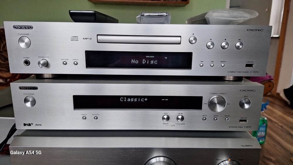 Duża wieża ffirmy Onkyo