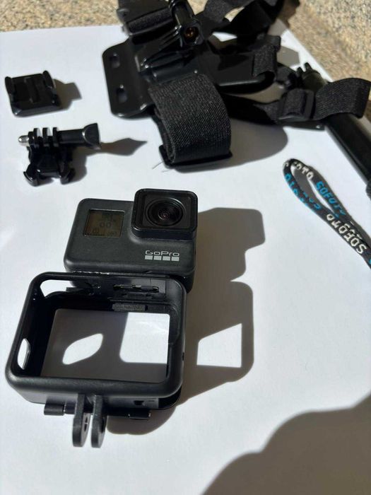 GoPro Hero 7 Black com vários acessórios