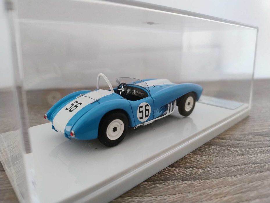 Масштабна модель 1/43. DiP Models. ЗиЛ-112С Шассі #2. 1963р.