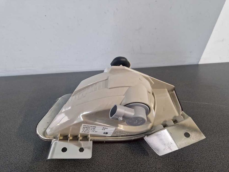 Opel Zafira C Lampa W Zderzak Lewy Tył