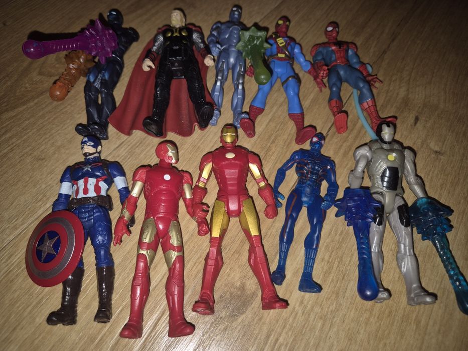 Figurki Marvel Aveners + Spiderman