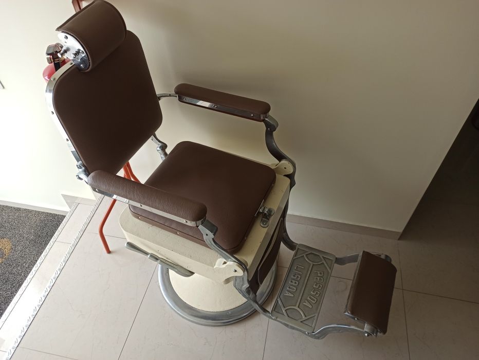 Cadeira Cabeleireiro Pessoa Restaurada