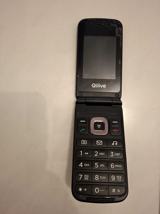 TELEMÓVEL FLIP QILIVE 2.4'' 4G USBC semi novo com Garantia