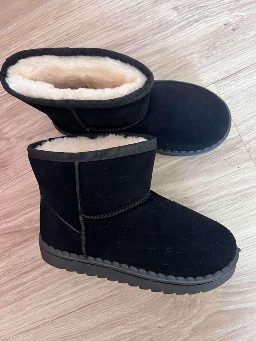 Дитячі чобітки,уги