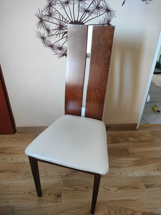 Sprzedam stół z krzesłami