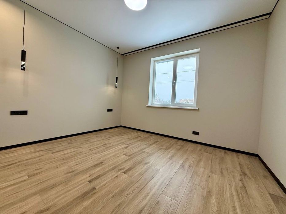 Сучасний будинок з ремонтом у Дмитрівці