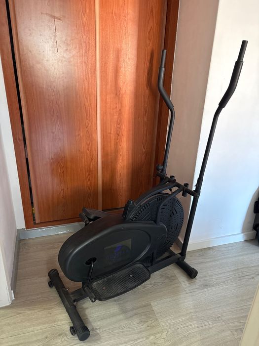 Elíptico ou elíptica é uma máquina de exercícios usada para simular caminhadas, corridas