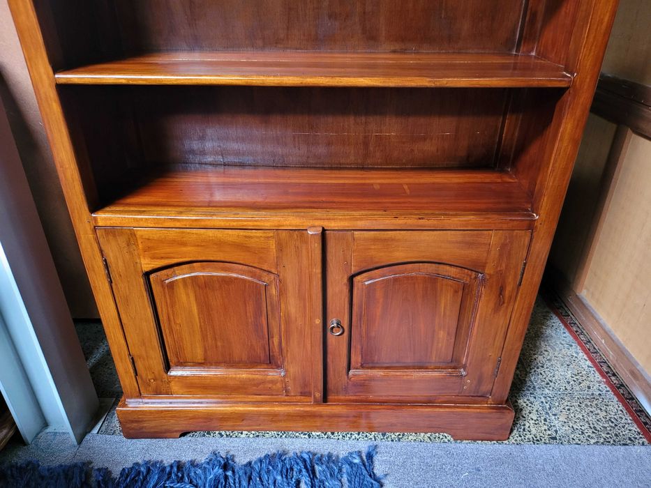 Estante em madeira maciça - óptimo estado