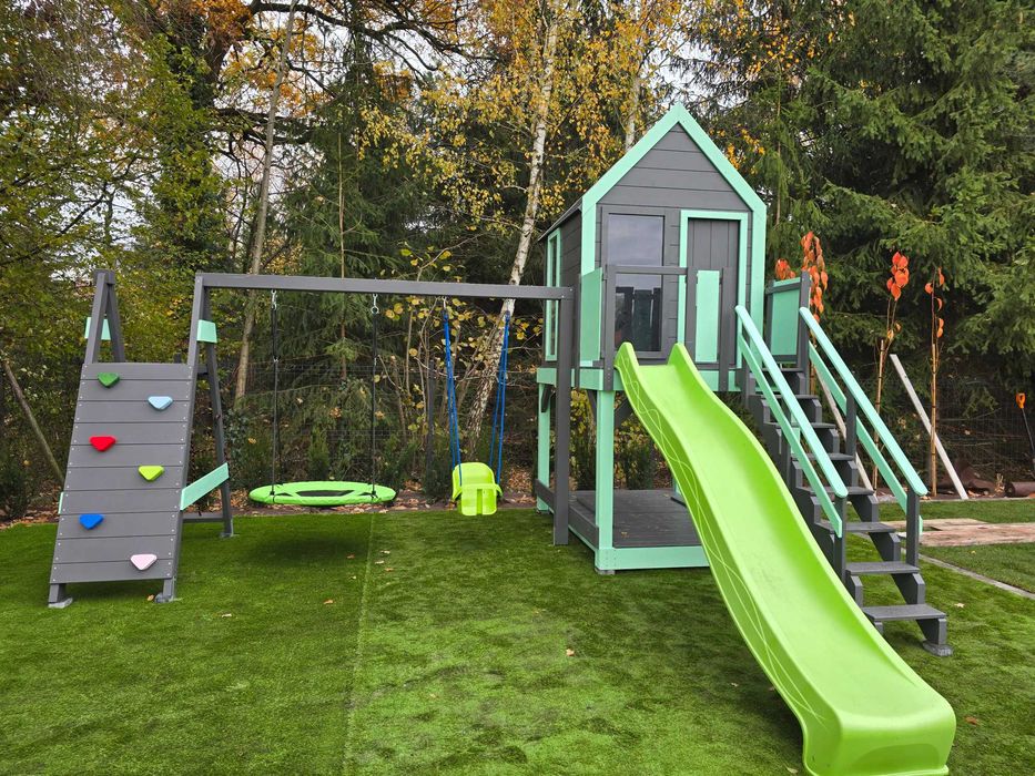 Nowoczesny plac zabaw dla dzieci mała "stodoła" ze ścianką wsp.
