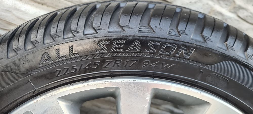 Alu Felgi Fiat 17' + Opony Całoroczne Kormoran  225 45 17R