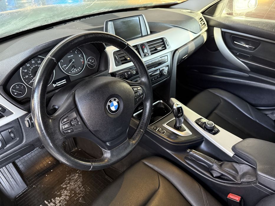 Продам Bmw 328i 2013р Легкі пошкодження